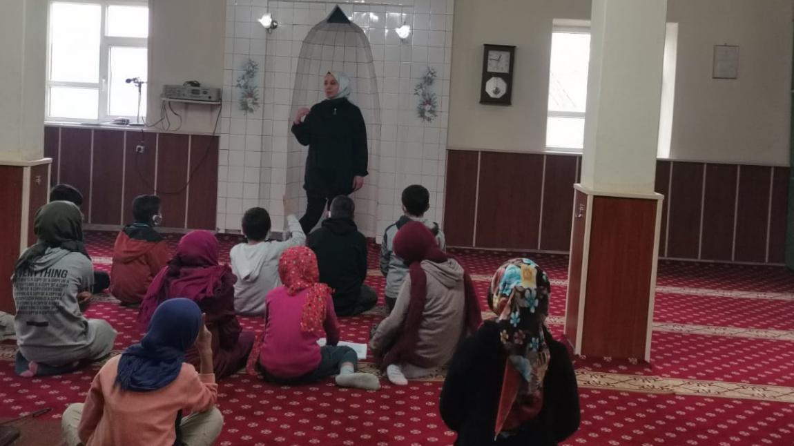 Okulumuz Öğrencilerine Kur'an-ı Kerim'in Ana Konuları Üzerine Seminer Düzenlendi